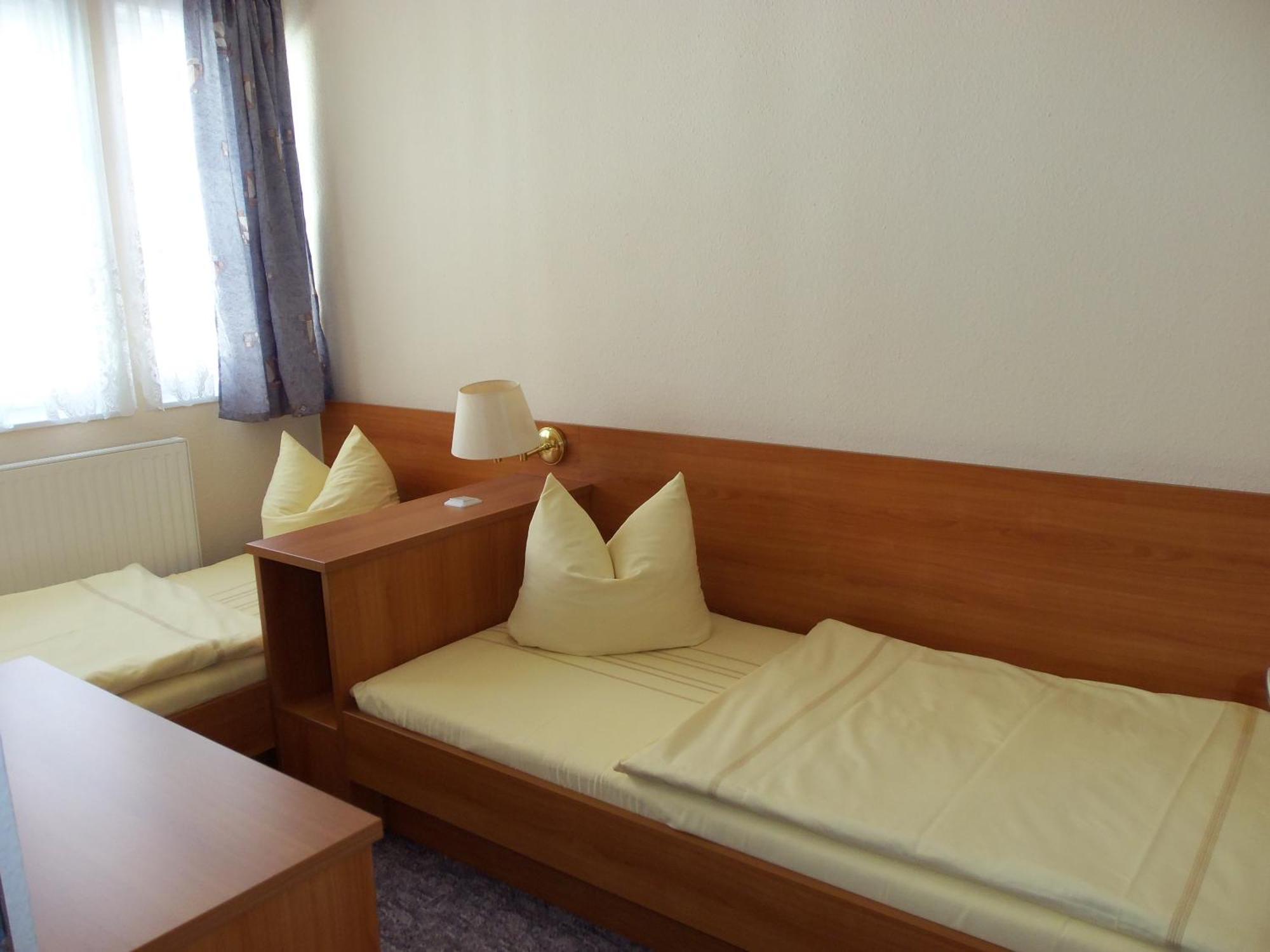 Hotel Garni Zum Goldenen Ring Quedlinbourg Extérieur photo