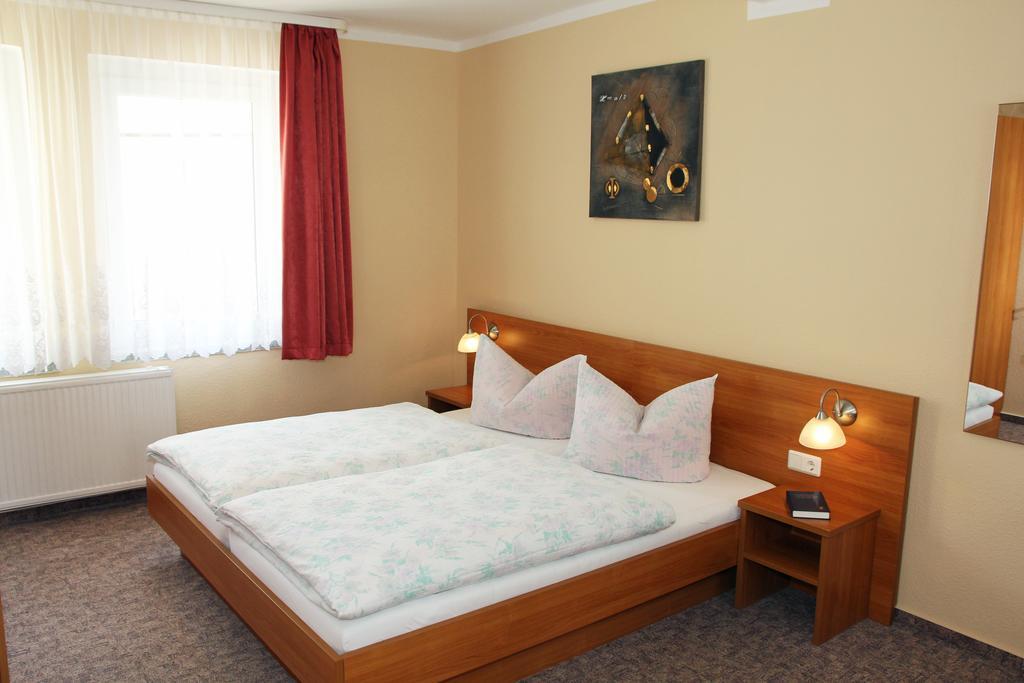 Hotel Garni Zum Goldenen Ring Quedlinbourg Extérieur photo